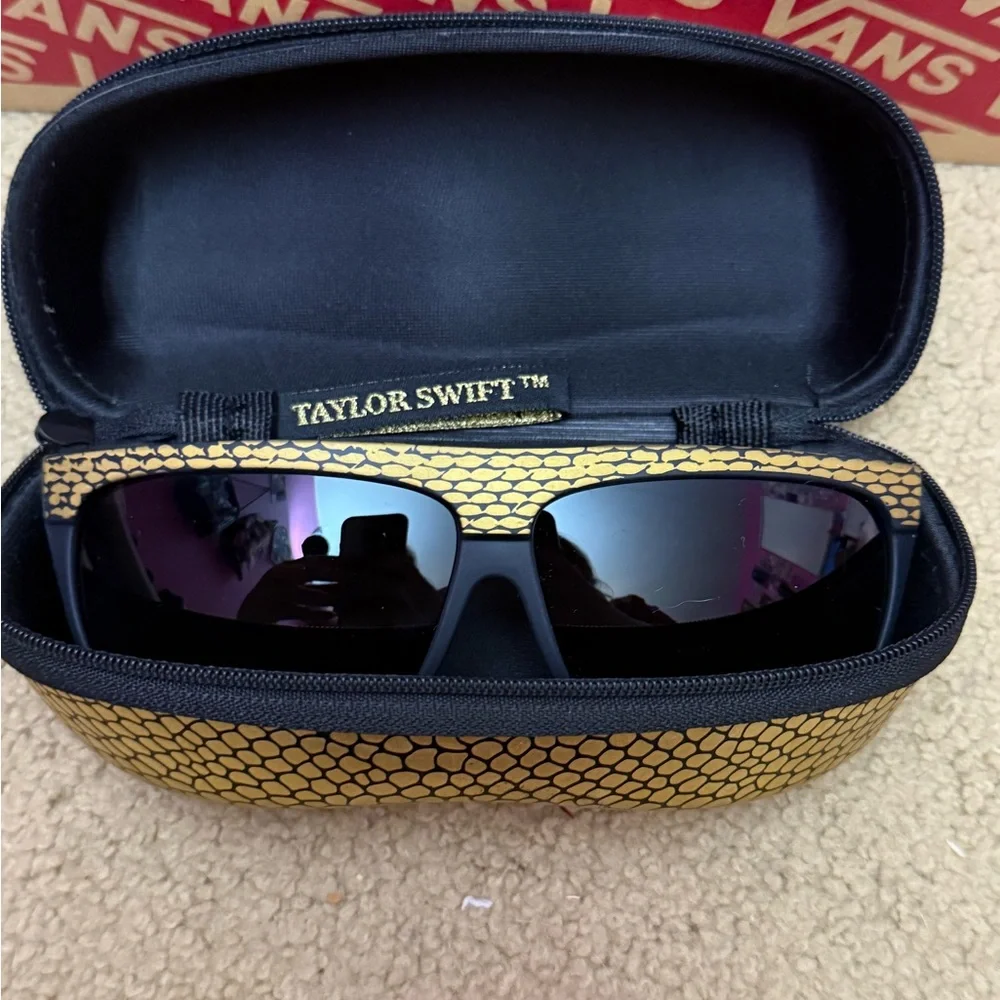 Taylor Swift Reputation Gold Sunglasses - Picture 2 of 4